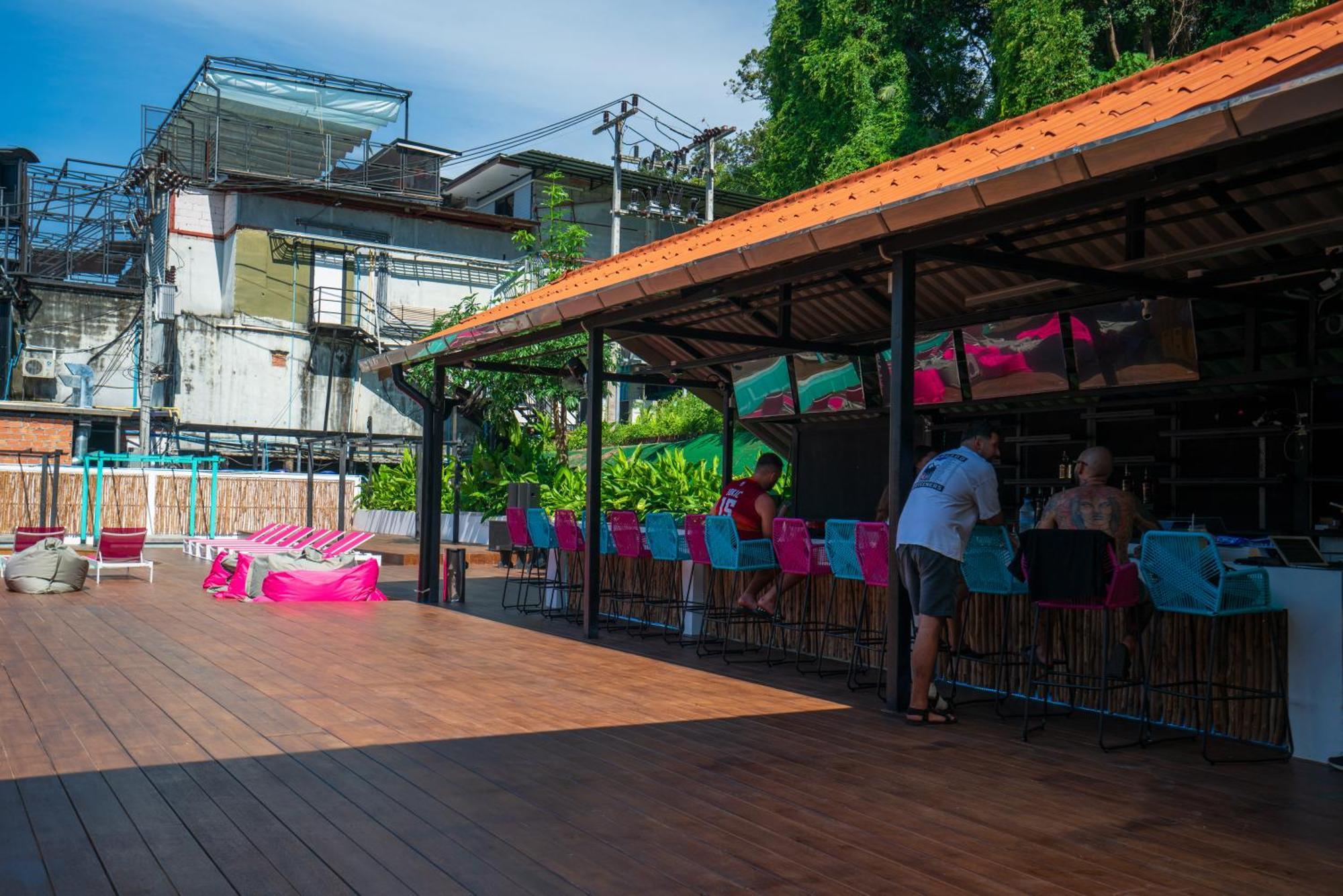 Base Party Hostel Ao Nang Exterior foto